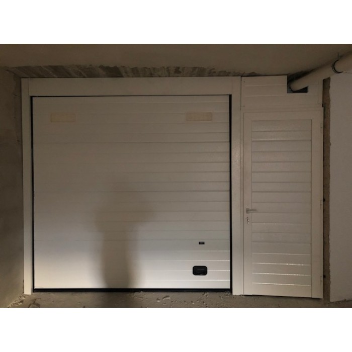 Ben Malta Ltd Insulated overhead sectional garage door
